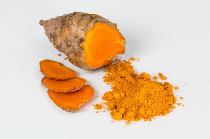 turmeric-3251560_1920 ขมิ้นชัน ต้านอาการอักเสบ ทางเลือกรักษา โรคข้อเข่าเสื่อม