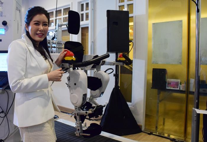 หมอกุสุมา-2 “รพ.บีบีเอช” ชูนวัตกรรมล้ำ! เปิดตัวหุ่นยนต์เพื่อการฟื้นฟู ช่วยควบคุมกล้ามเนื้อผู้ป่วยด้วยระบบสมองกล