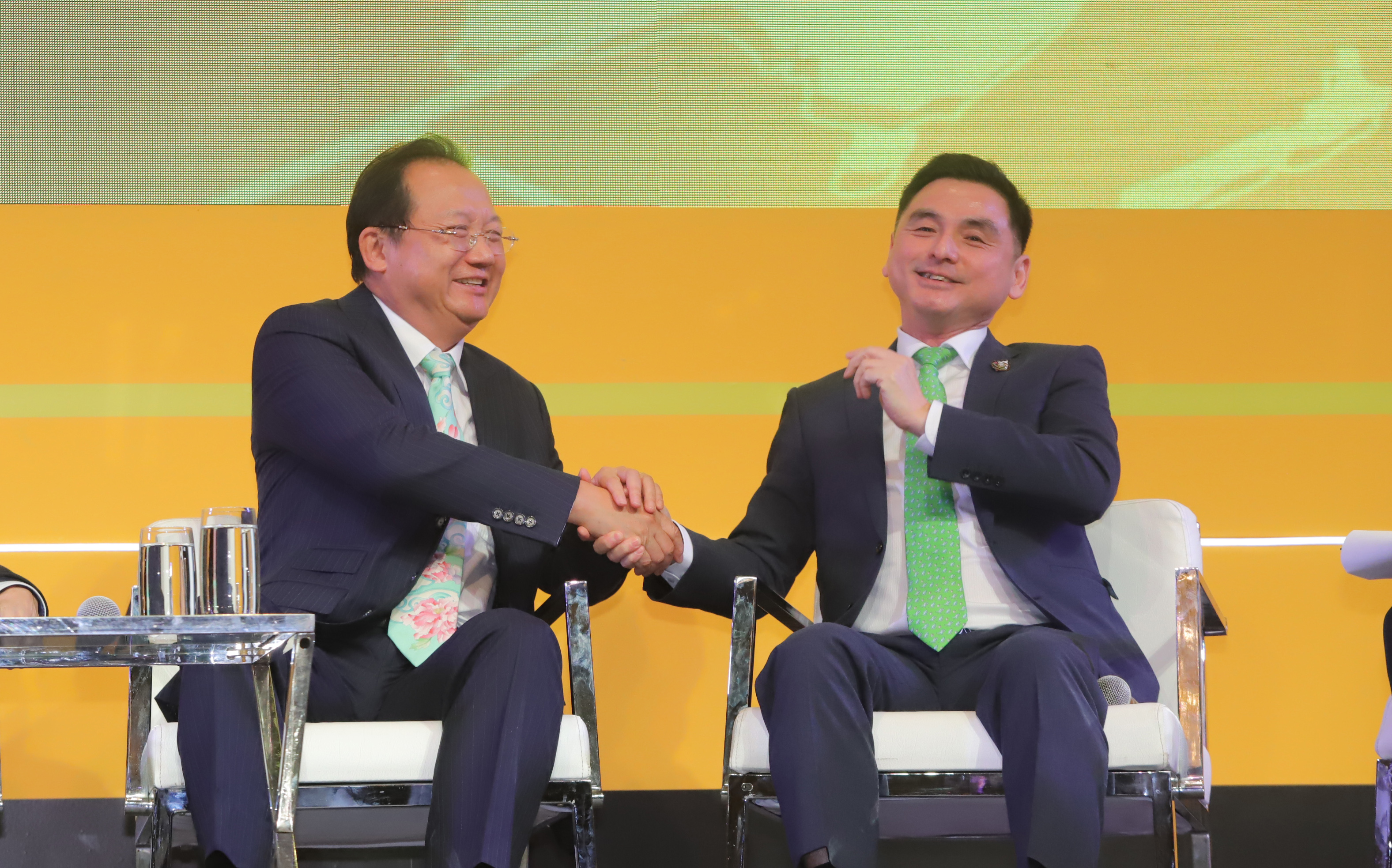 5G ต้องคิดใหม่ ทำใหม่ “เอไอเอส-ทรู” ย้ำลุยเมื่อพร้อม