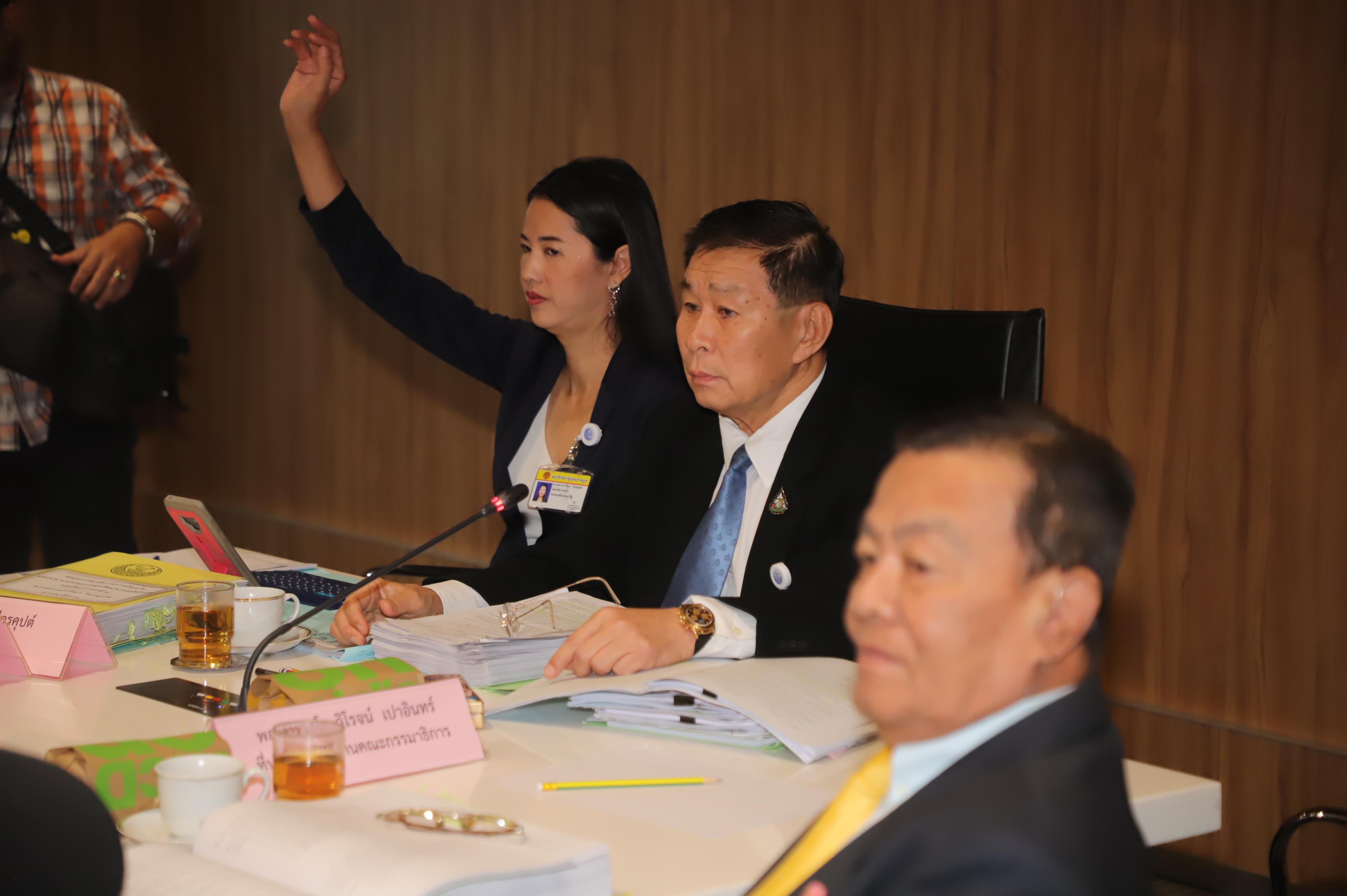 เปิดชอตเด็ด! ปารีณา VS เสรีพิศุทธิ์ กลางประชุมกมธ. ป.ป.ช. (คลิป)