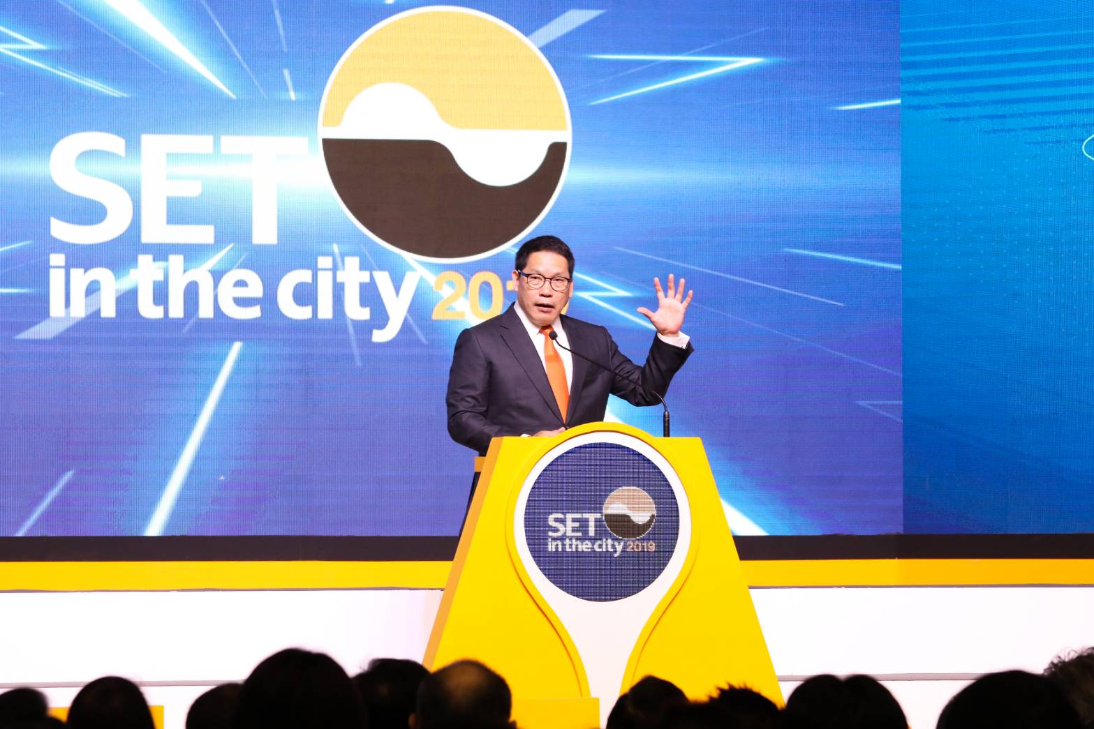 “ขุนคลัง” เร่งสรุปตั้งกองทุนใหม่แทน LTF ภายใน 2 สัปดาห์นี้ “เฟสโก้” เตรียมดอดเข้าพบ 21 พ.ย.