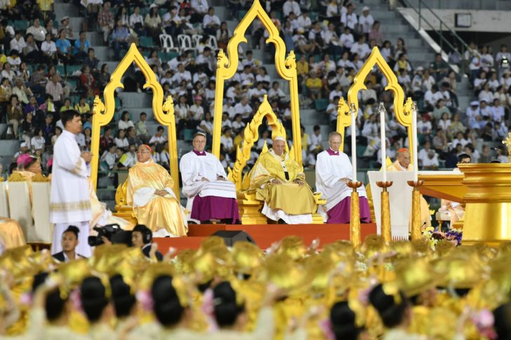 7229BB82-CE1D-49DC-A04D-1D01D630CD71 พระสันตะปาปาทรงประกอบพิธีมิสซา ชาวคาทอลิกกว่า 5 หมื่นคนเข้าร่วม