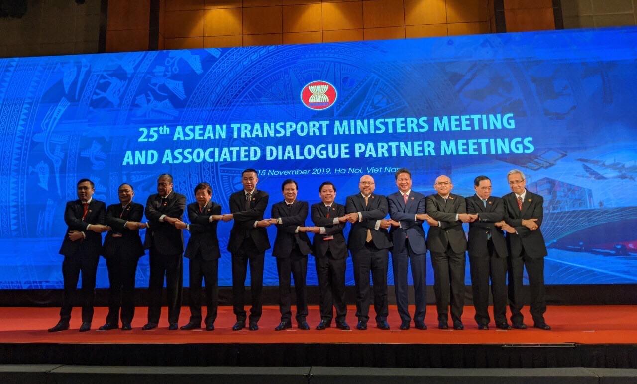 “ศักดิ์สยาม” ร่วมประชุมรัฐมนตรีขนส่งอาเซียน ณ กรุงฮานอย เวียดนามเซ็นข้อตกลงร่วมกัน 6 ฉบับ
