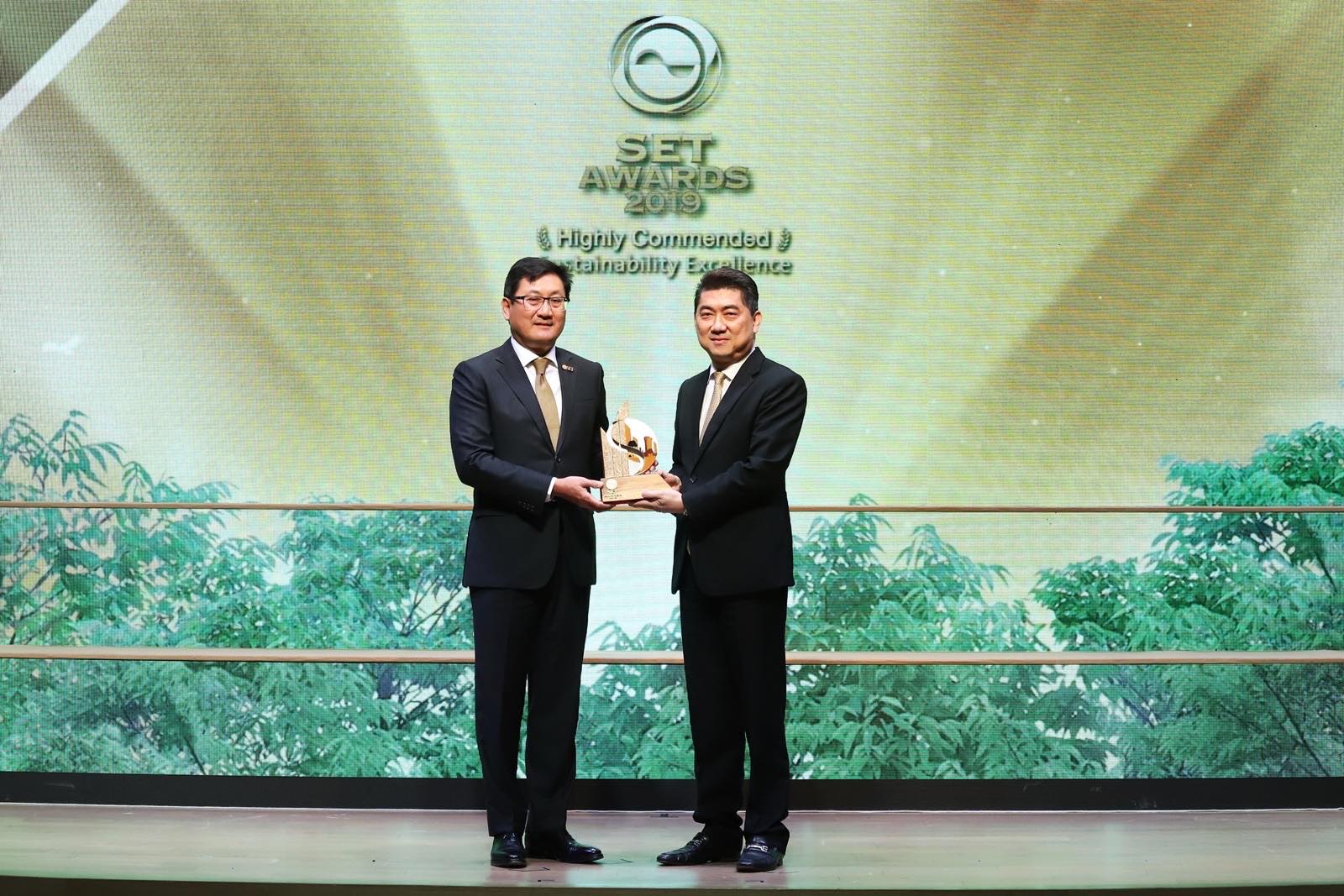ซีพีเอฟ รับรางวัล SET Awards 2019 ด้านความยั่งยืนดีเด่น พร้อมได้รับเลือกอยู่ในรายชื่อ “หุ้นยั่งยืน”