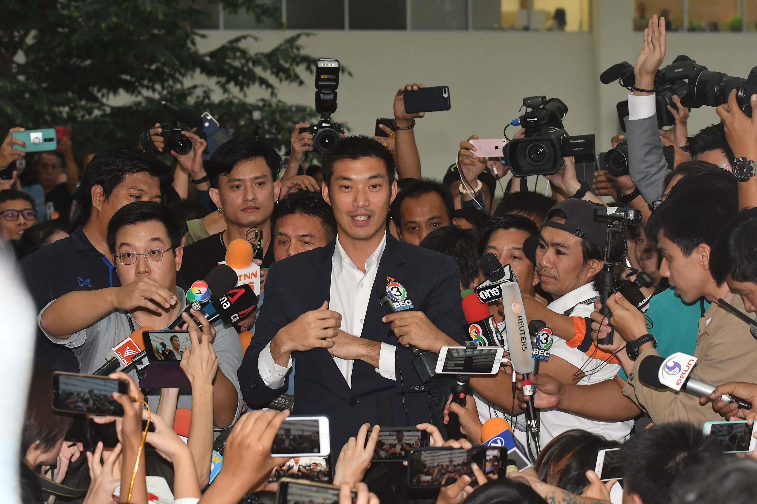 “ธนาธร” โต้ ศาล รธน. ใช้ข้อสันนิษฐาน ไม่มีข้อเท็จจริงมาหักล้าง คดีหุ้นวี-ลัค