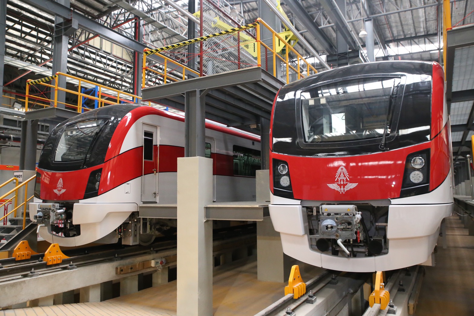 ซูมชัดๆ รถไฟฟ้าสายสีแดงออกวิ่งทดสอบระบบกลางปี’63