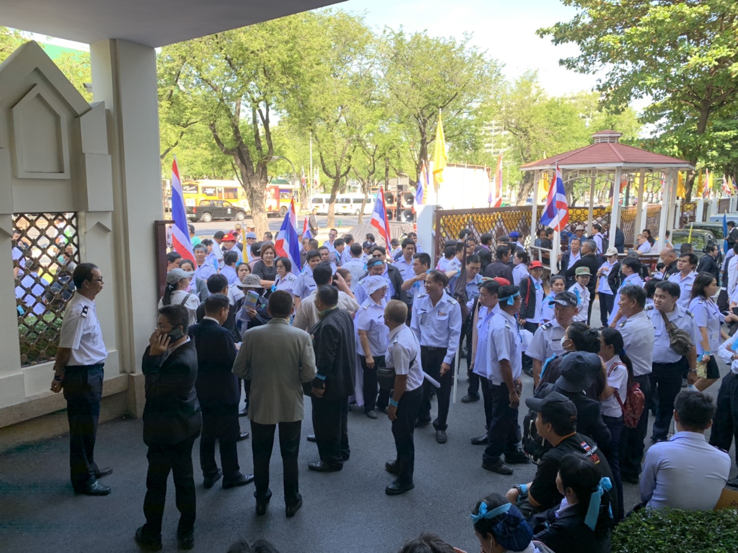 ม็อบ ขสมก.บุกคมนาคมค้าน “ศักดิ์สยาม” สั่งแปรรูป-เปิดทางเอกชนเดินรถแข่ง