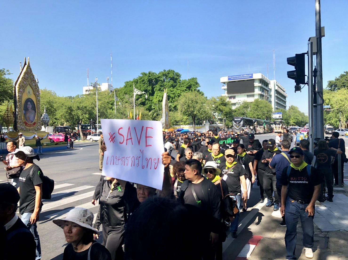 เกษตรกร-เอกชน บุกทำเนียบแถลงจุดยืนคัดค้านมติแบน 3 สาร