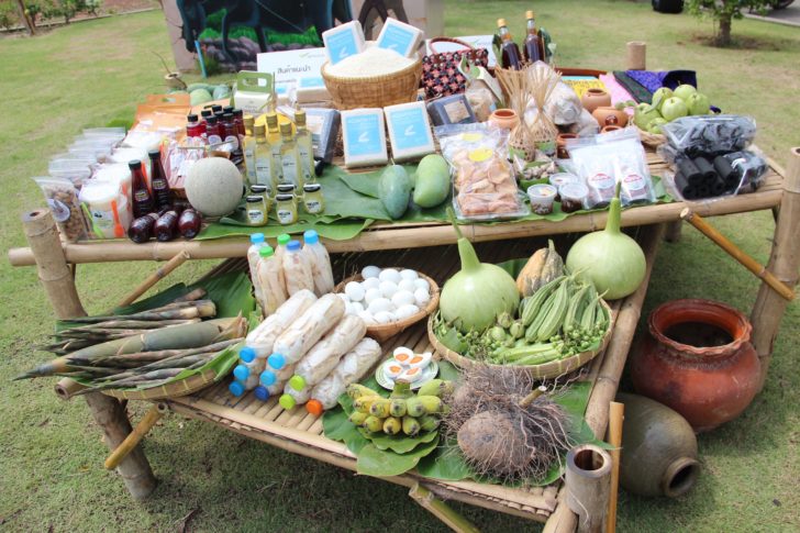 ผลิตภัณฑ์ชุมชนที่ขายในตลาดเกษตรโรงเรียนชาวนา 1