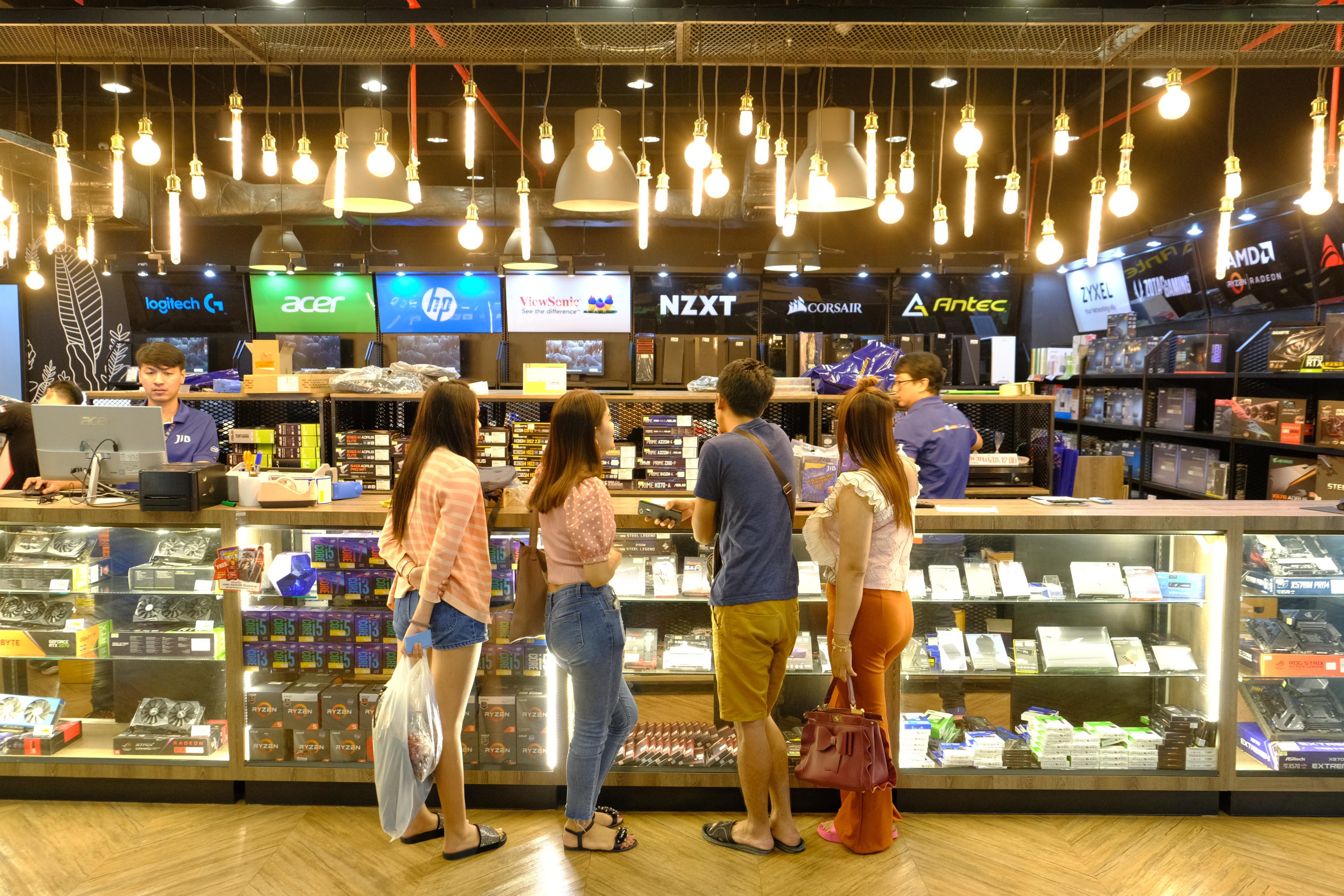 โฉมใหม่ “พันธุ์ทิพย์งามวงศ์วาน” เนรมิตชั้น4 รุกตลาดไอทีหวังขึ้นเบอร์ 1 ย่านนนทบุรี