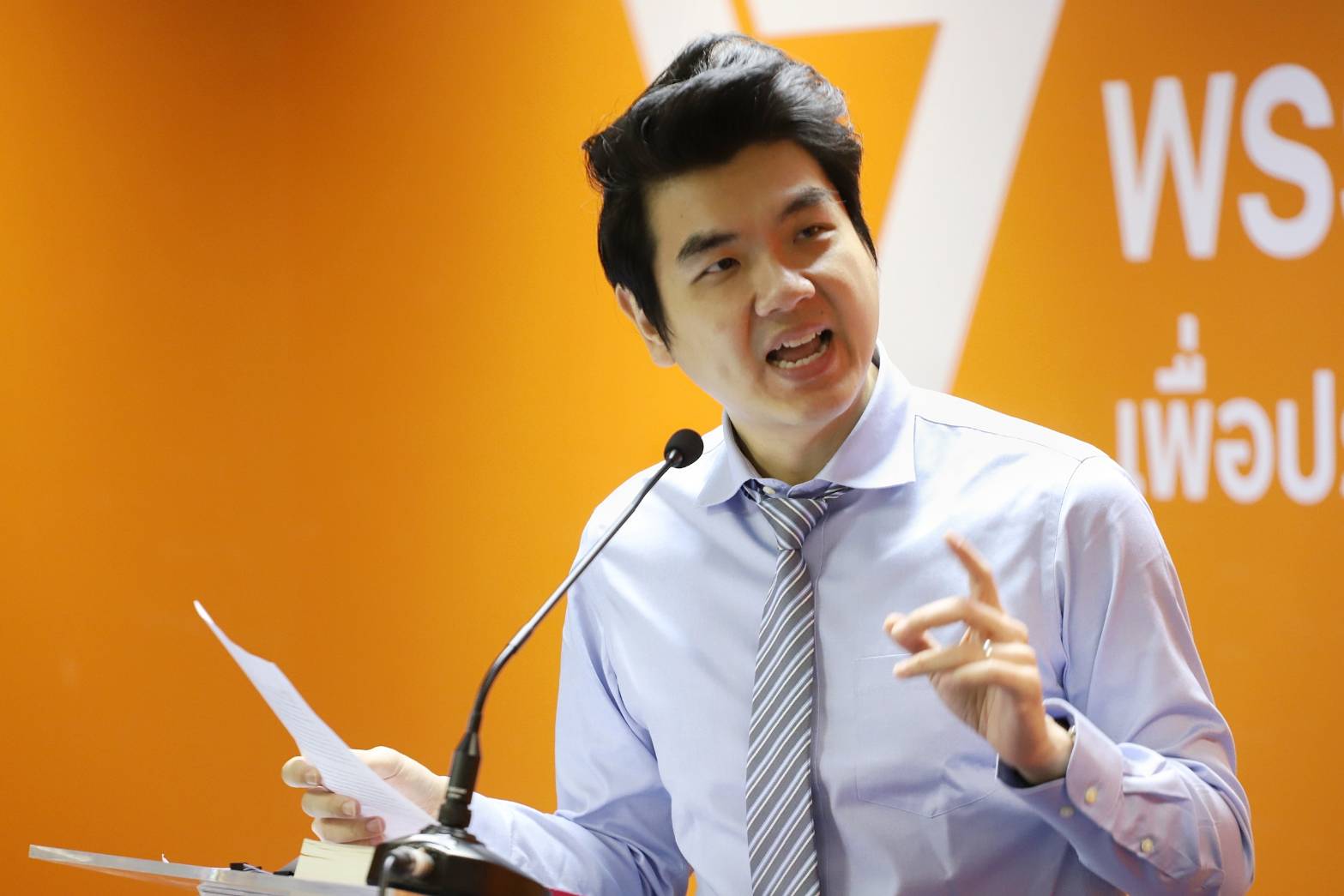 “ปิยบุตร” โวย กกต.มีพิรุธ เร่งคดีเงินกู้ ชี้ เอกสารสูง 3 เมตร ให้ส่งใน 2 สัปดาห์ใครจะทำทัน!