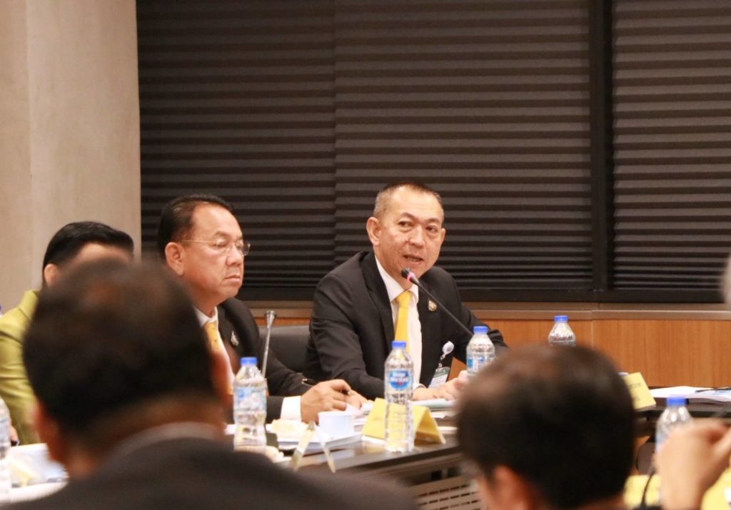 นายเฉลิมชัย ศรีอ่อน รัฐมนตรีว่าการกระทรวงเกษตรและสหกรณ์