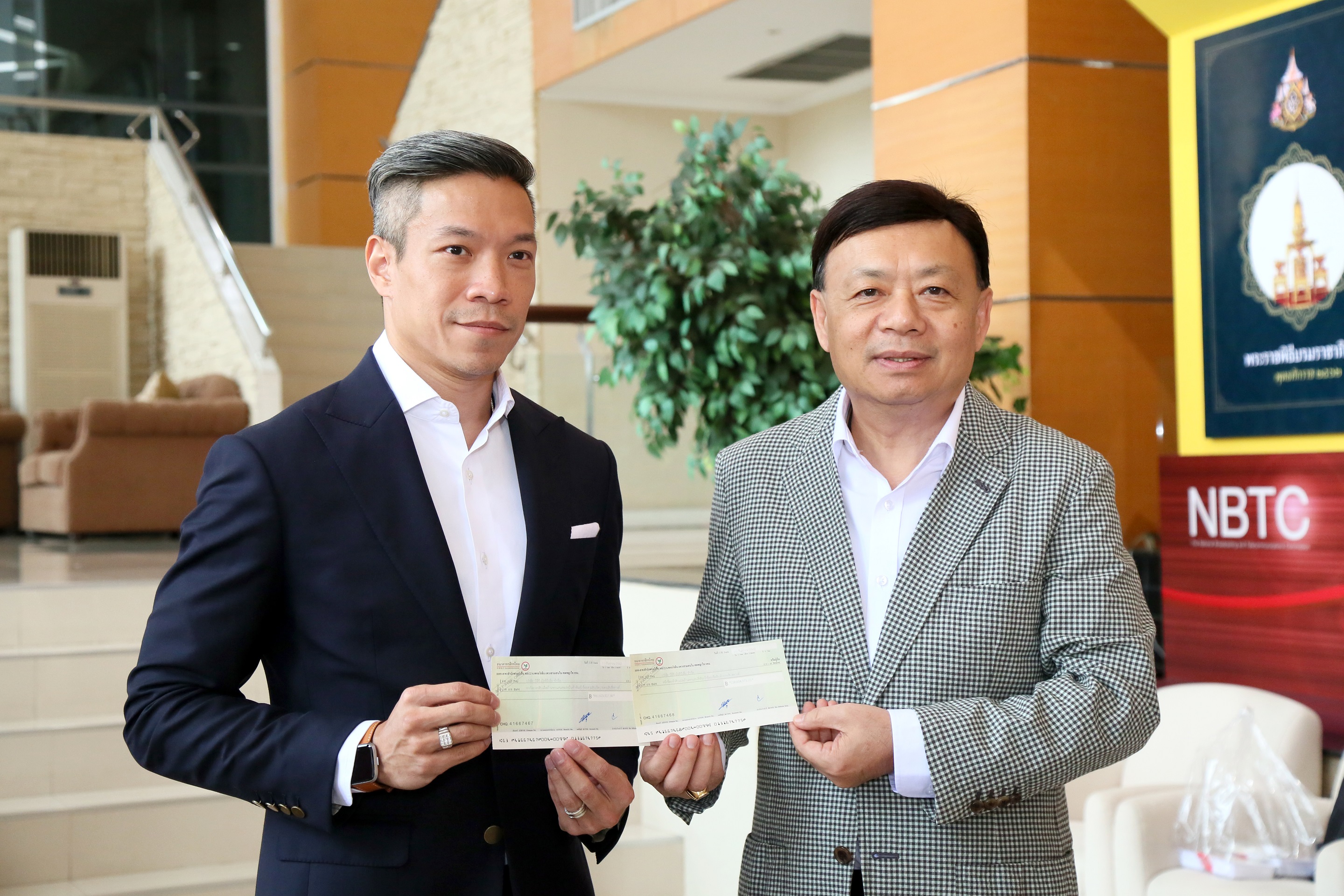 นับหนึ่ง 5G “ลุงสั่งเฮีย อุ้มเสี่ย” ที่สุดปะทะเดือดปี 2562