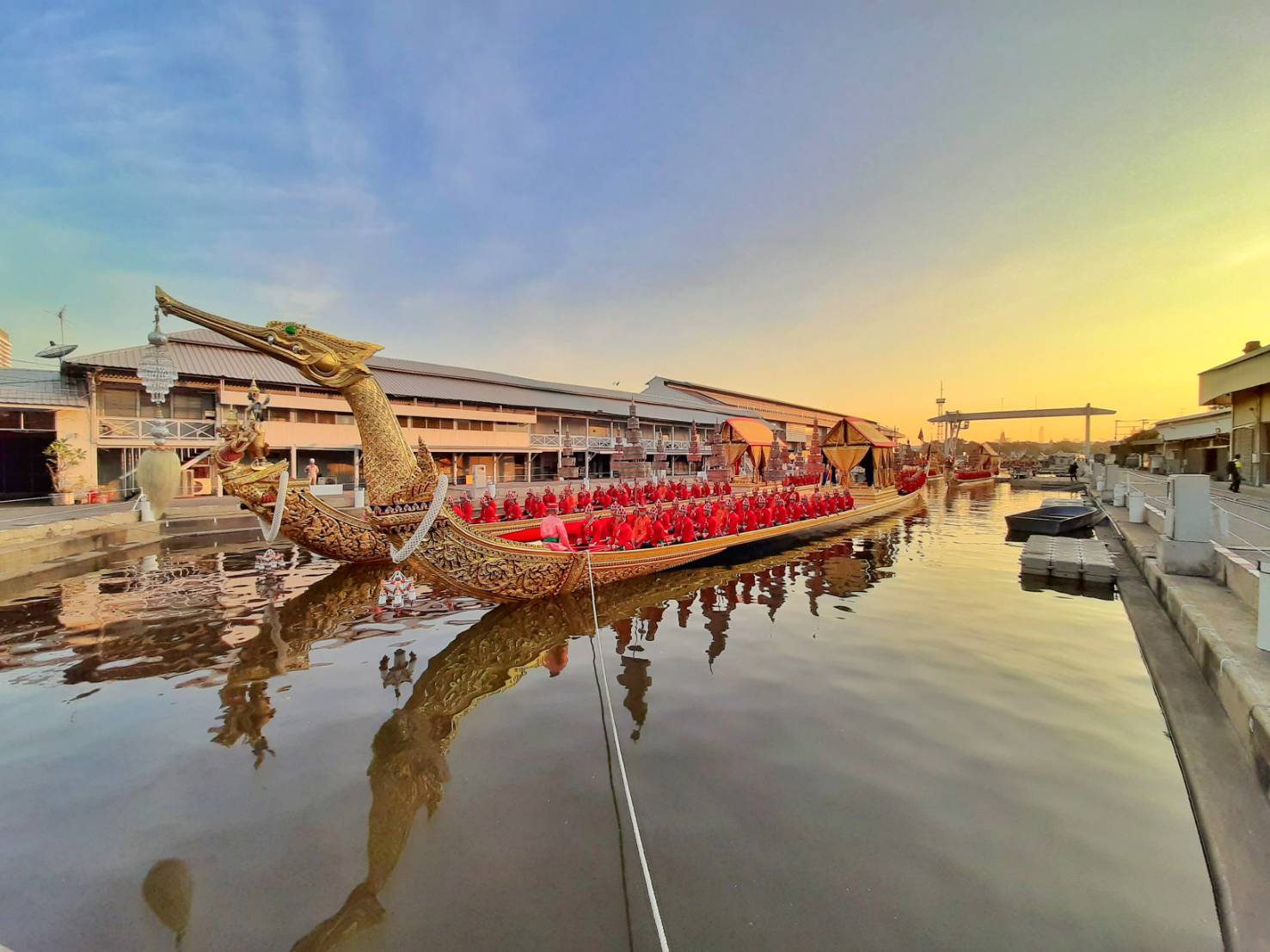 กองทัพเรือทำพิธีบวงสรวงแม่ย่านางเรือพระราชพิธี ก่อนจัดขบวนพยุหยาตราทางชลมารคบ่ายวันนี้