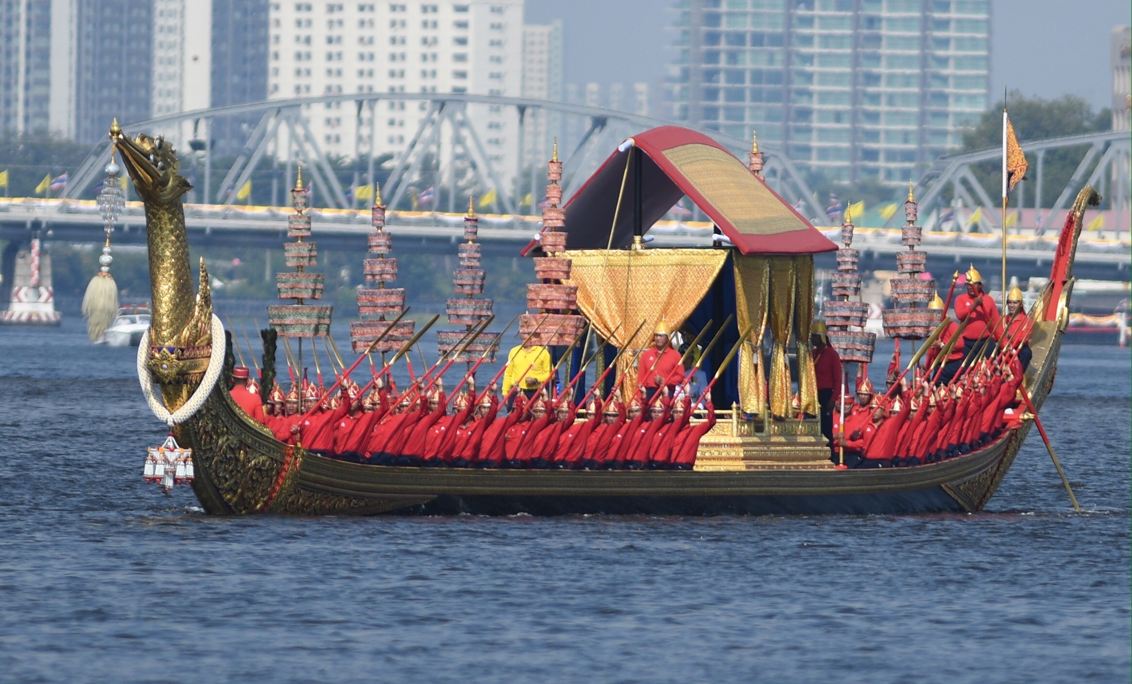 กำลังพลขบวนพยุหยาตราทางชลมารคซ้อมใหญ่ครั้งสุดท้าย เรือตกแต่งเหมือนจริงสุดวิจิตร
