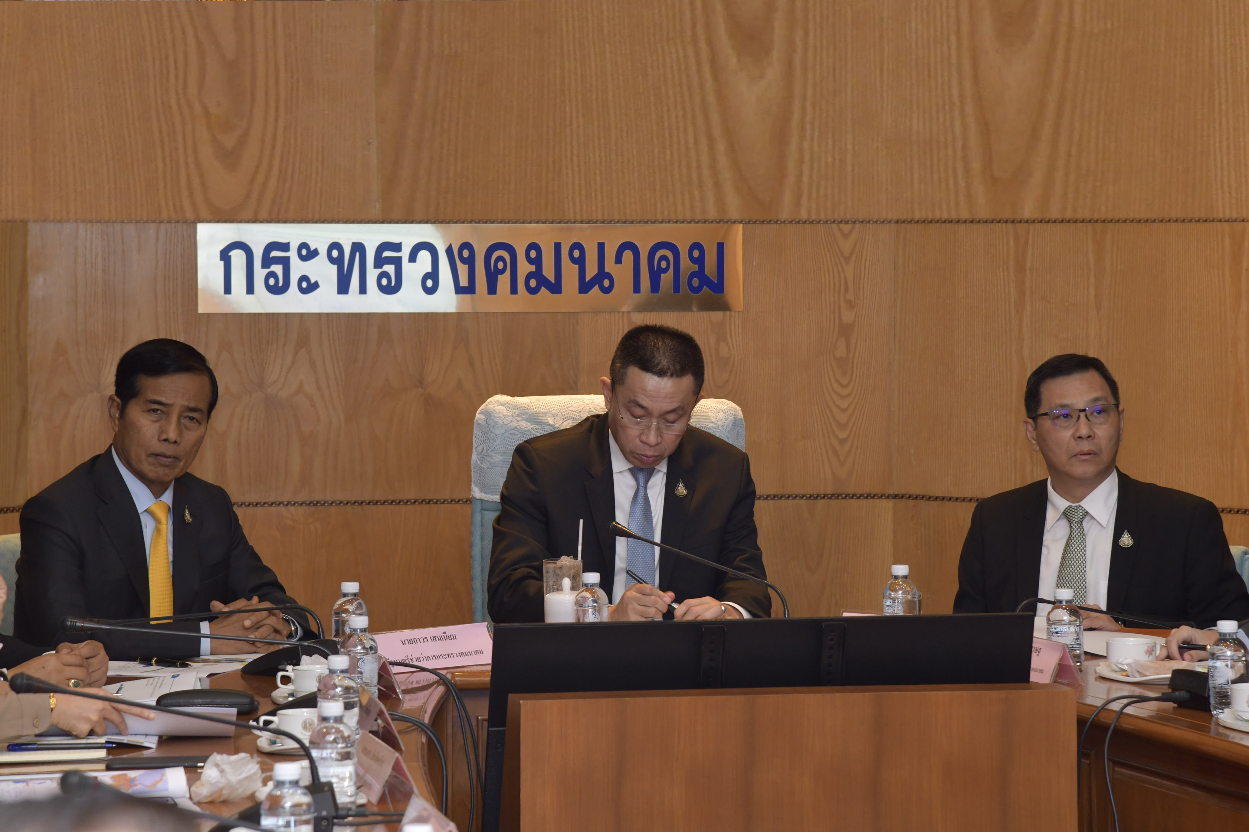 โพลล์หนุนซิ่ง120กม./ชั่วโมง ”ศักดิ์สยาม”ชง”บิ๊กป้อม”เคาะม.ค.