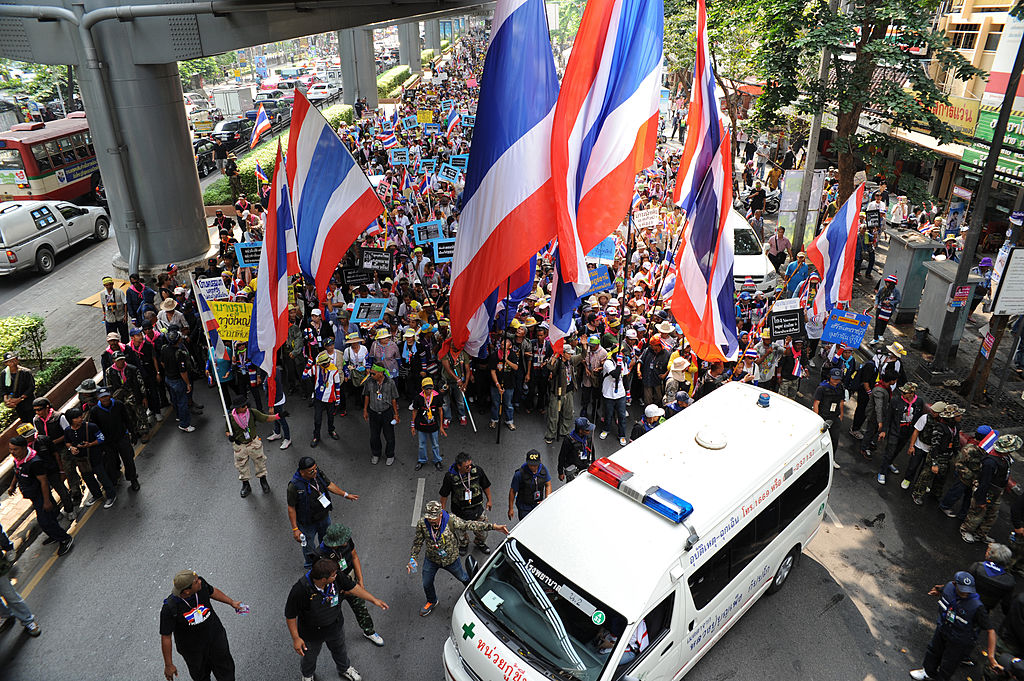 “วิ่งไล่ลุง” ชวน กปปส. กลับใจ เอานกหวีด แลกเหรียญปราบกบฎ 