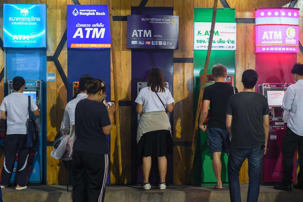 “สมาคมธนาคาร” ดัน ATM สีขาว ดึงบริษัทภายนอกคุมบริหารตู้