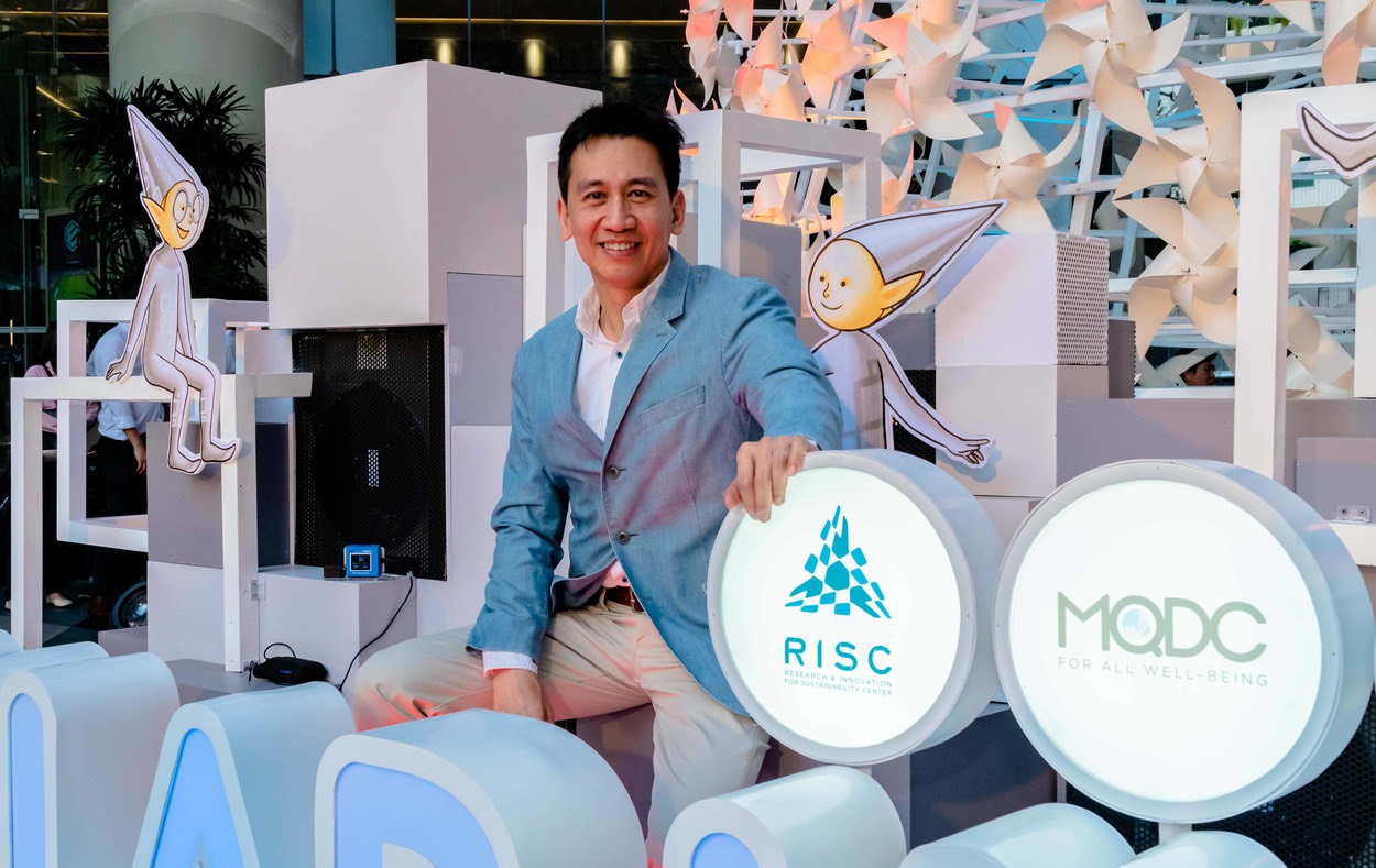 RISC โดย MQDC มอบของขวัญปีใหม่คนกรุง ติดตั้งต้นแบบ “เครื่องฟอกอากาศระดับเมือง” กรองฝุ่นพิษ PM 2.5
