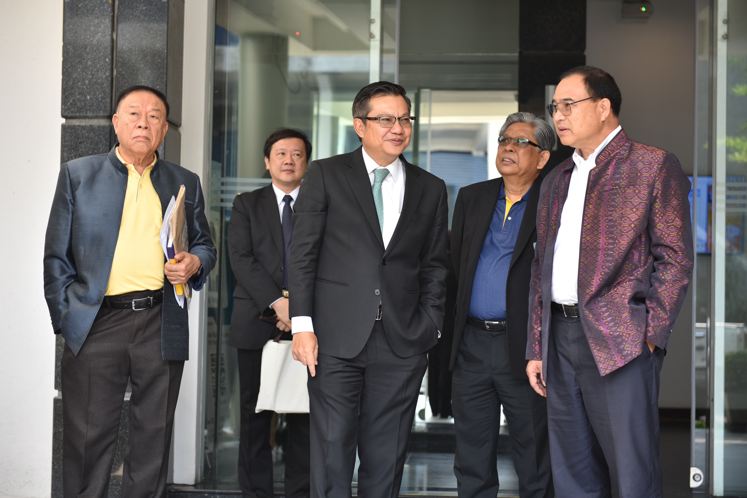 หอการค้าไทยหารือกรมการขนส่งทางบกเร่งอำนวยความสะดวกการขนส่งและส่งเสริมความปลอดภัยทางถนน