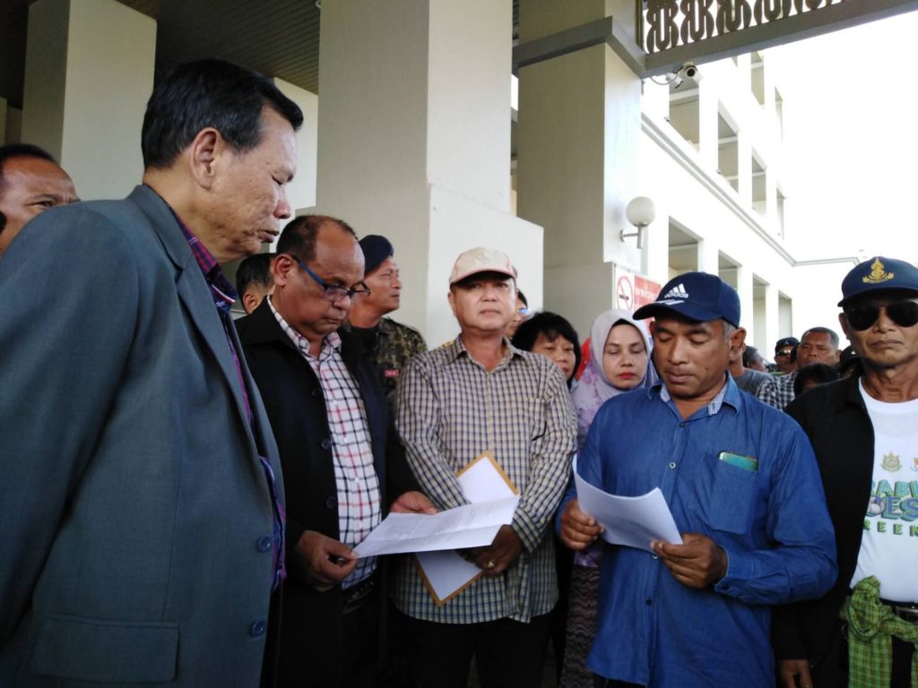 ชาวประมง กระบี่ ชุมนุมเรียกร้อง