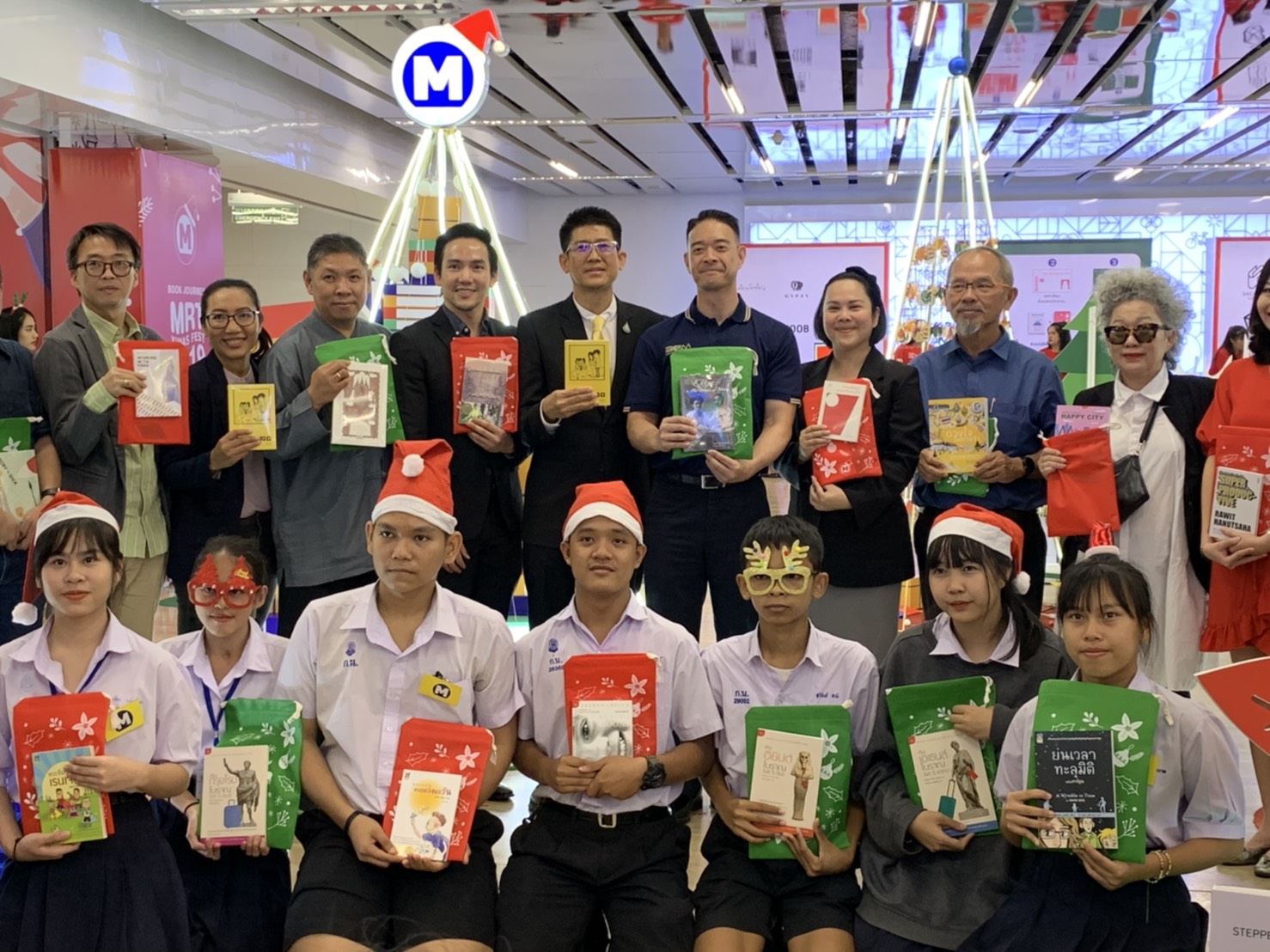 MRT มอบของขวัญคริสต์มาสแจกฟรีหนังสือ 3,500 เล่ม ที่สถานีจตุจักร 24-25 ธ.ค.นี้