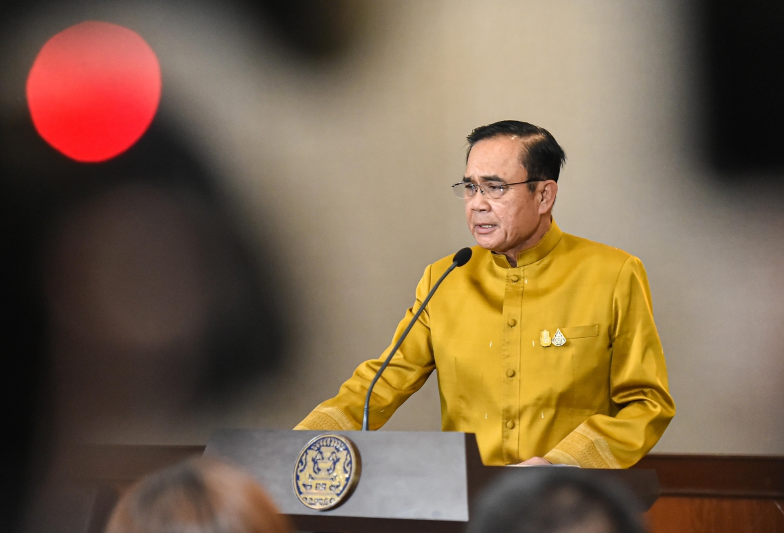 ประยุทธ์ ฮื่ม! ชุมนุมผิดกฏหมาย แบะท่ารับ 4 งูเห่า