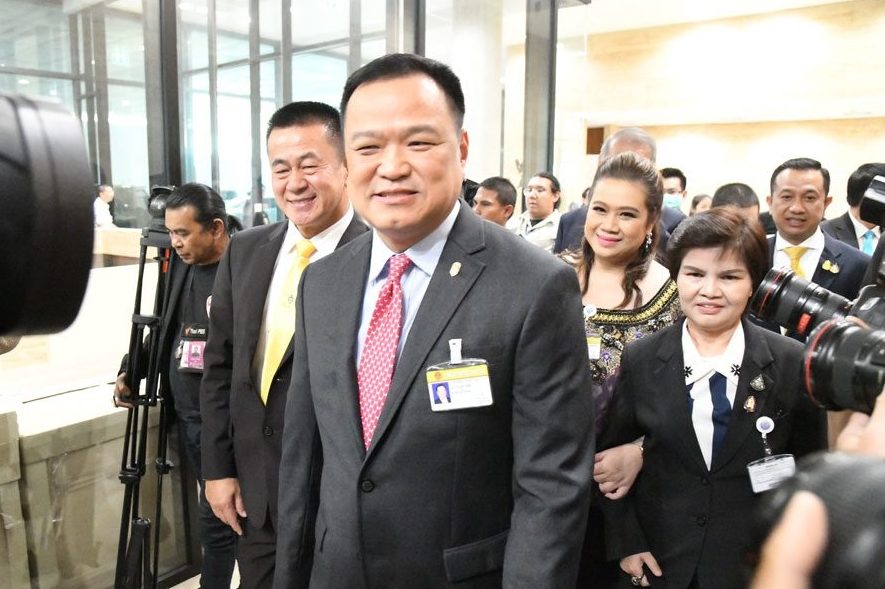 ชื่นมื่น! “ศรีนวล” เข้าภูมิใจไทยวันแรก ไม่สนอนาคตใหม่ท้าให้ลาออก