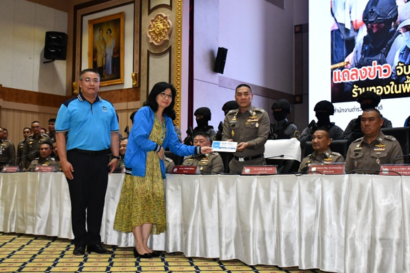 เมืองไทยประกันภัยมอบเงินรางวัลนำจับเหตุการณ์ปล้นร้านทอง จ.ลพบุรี