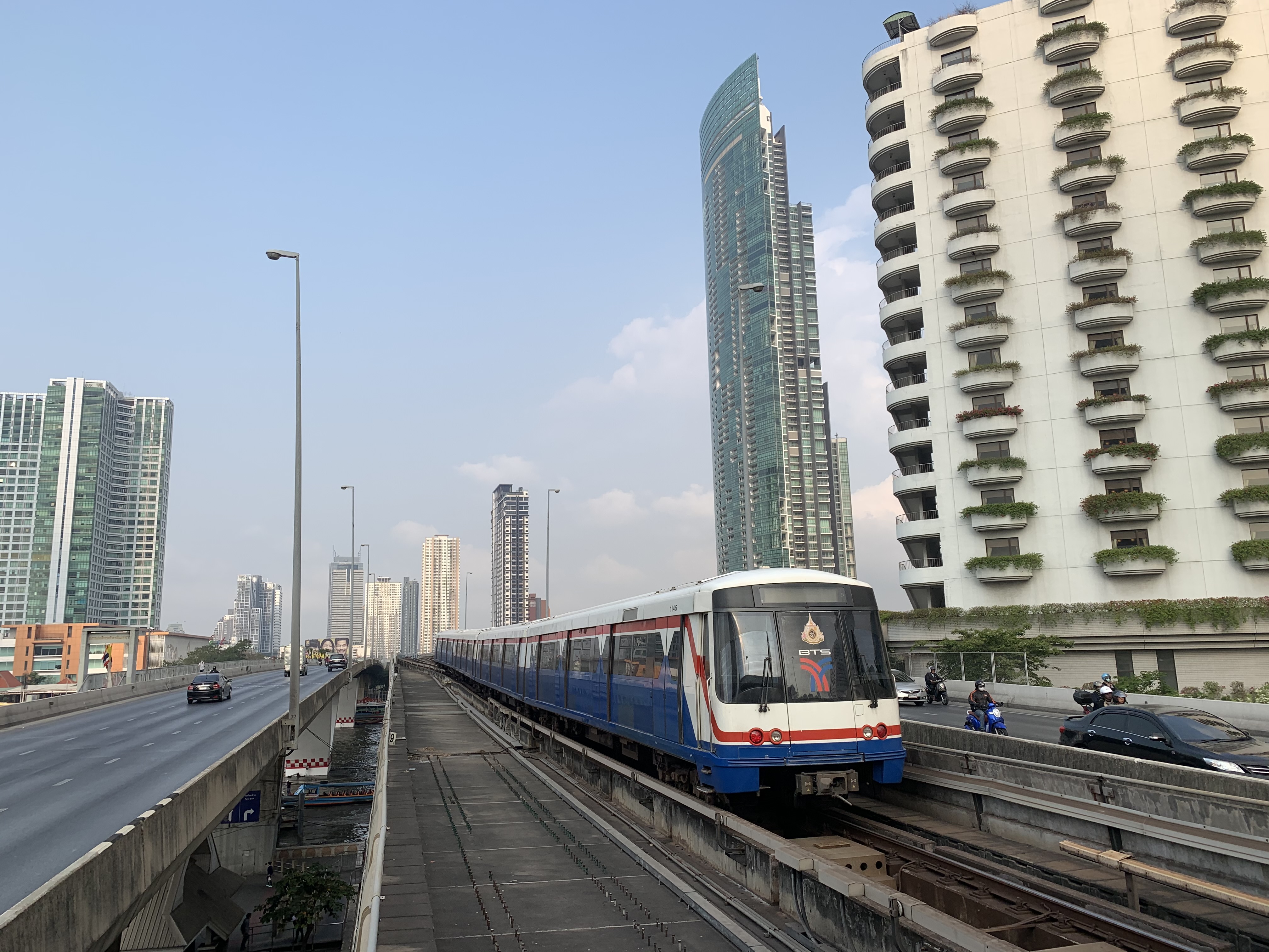 เว้นวรรคจอด 40 เดือน “สถานีตากสิน” BTS จัดชัตเติลบัสช่วยผู้โดยสาร