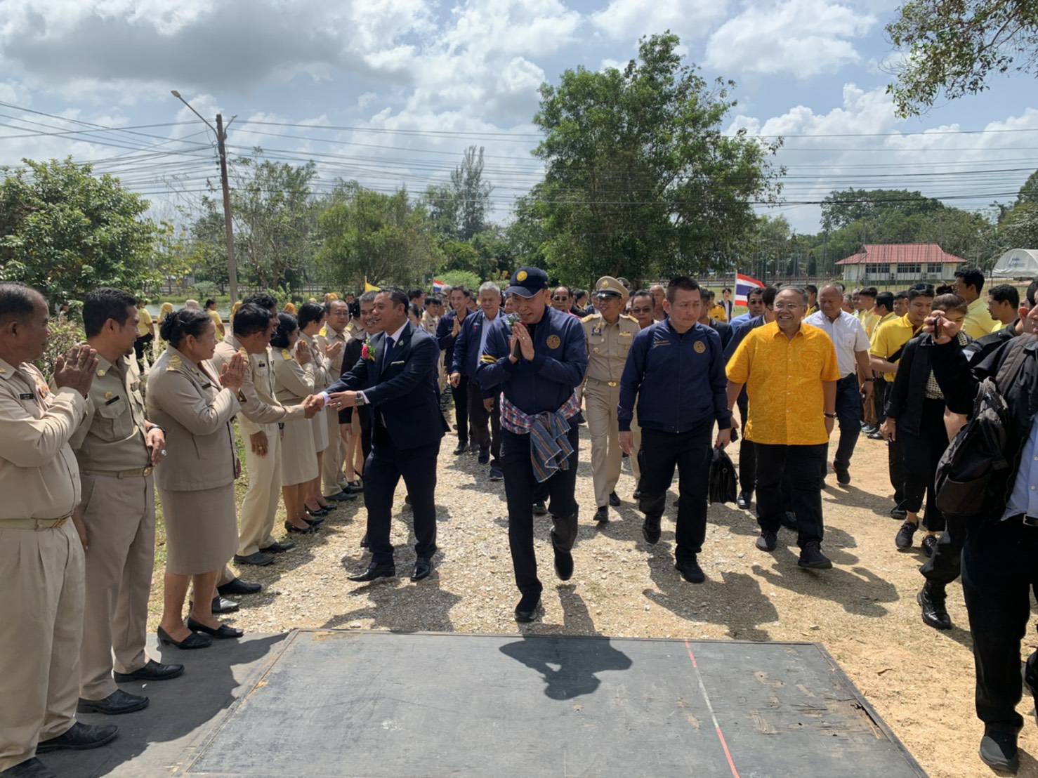ครม.สัญจรนราธิวาสคึก! “ศักดิ์สยาม”ลุยปัตตานีดูงานถนน-สะพาน “อธิรัฐ”ร่วมทีม”ประยุทธ์”เช็กระบบป้องกันน้ำท่วม