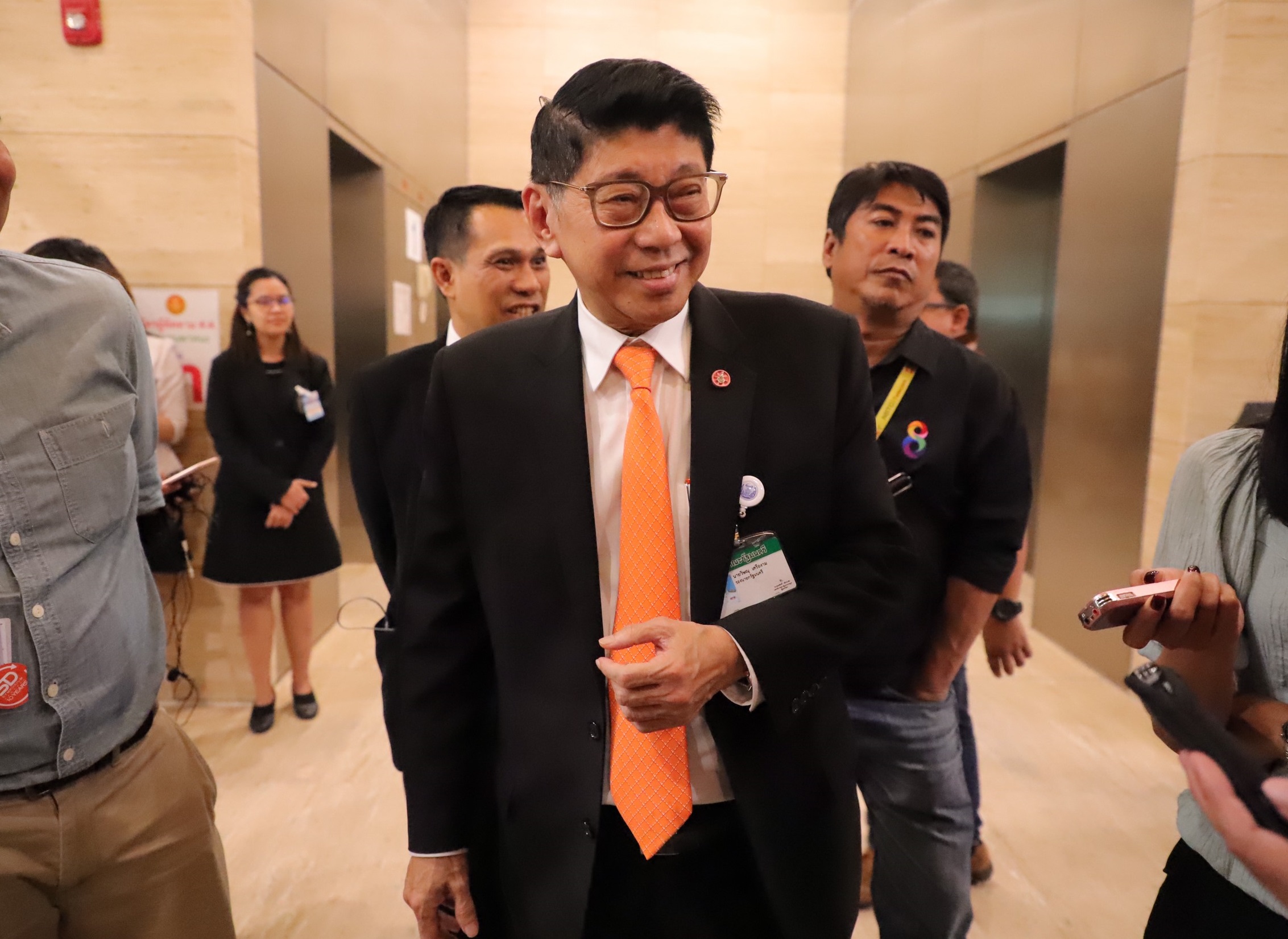 “วิษณุ” ชี้ พ.ร.ก.ทางออกสุดท้าย ลอดช่องมาตรา 143 ปัดฝุ่น พ.ร.บ.งบ 63 ฉบับพรหมจรรย์ เอามาใช้
