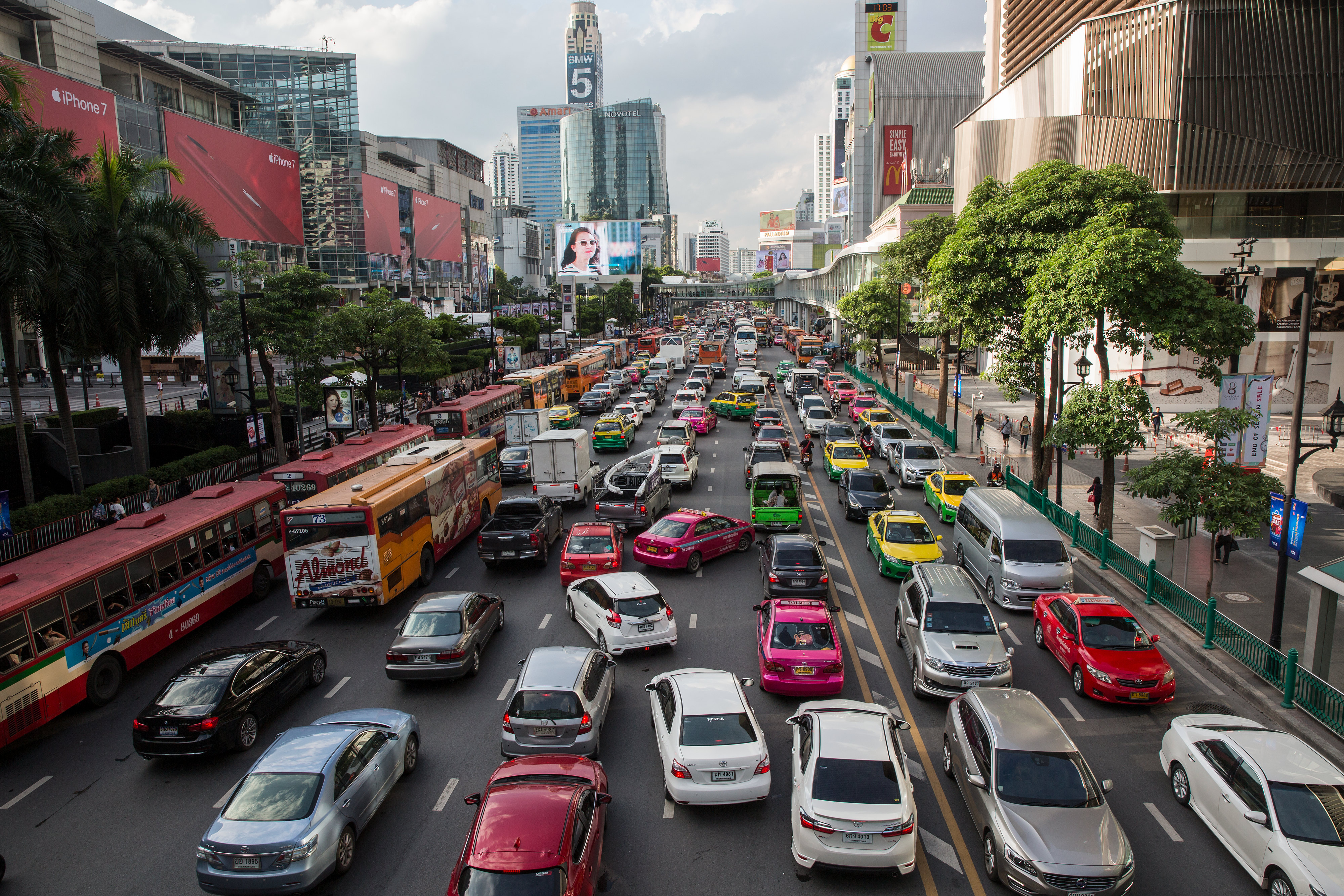 “ทีเอ็มบี” คาดยอดขายรถยนต์ในประเทศปีนี้หด -4% แนะทำตลาดฐานลูกค้าเดิม