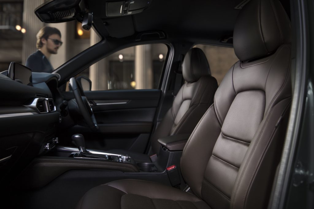ภายใน มาสด้า CX-5 รุ่น 2.5 ลิตรเทอร์โบ