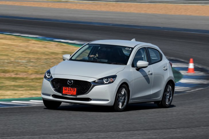 new mazda 2-2011 มาสด้า2 แรงระยับ เต็มแทร็กช้าง 2 นาทีนิดๆ