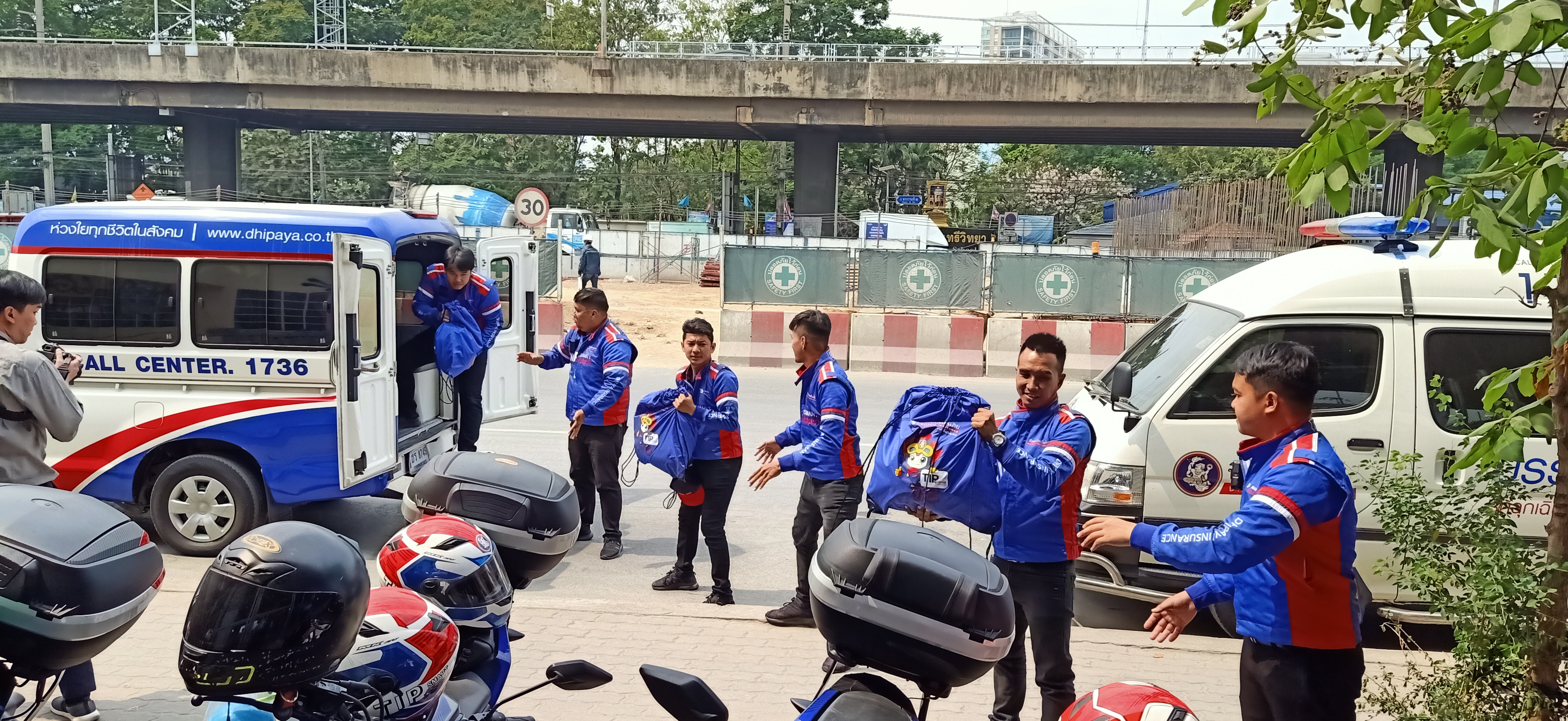 “ทิพยประกันภัย” ส่งทีมหนุมานจิตอาสาช่วยเหลือคนชุมชนคลองขวาง หลังเกิดเพลิงไหม้