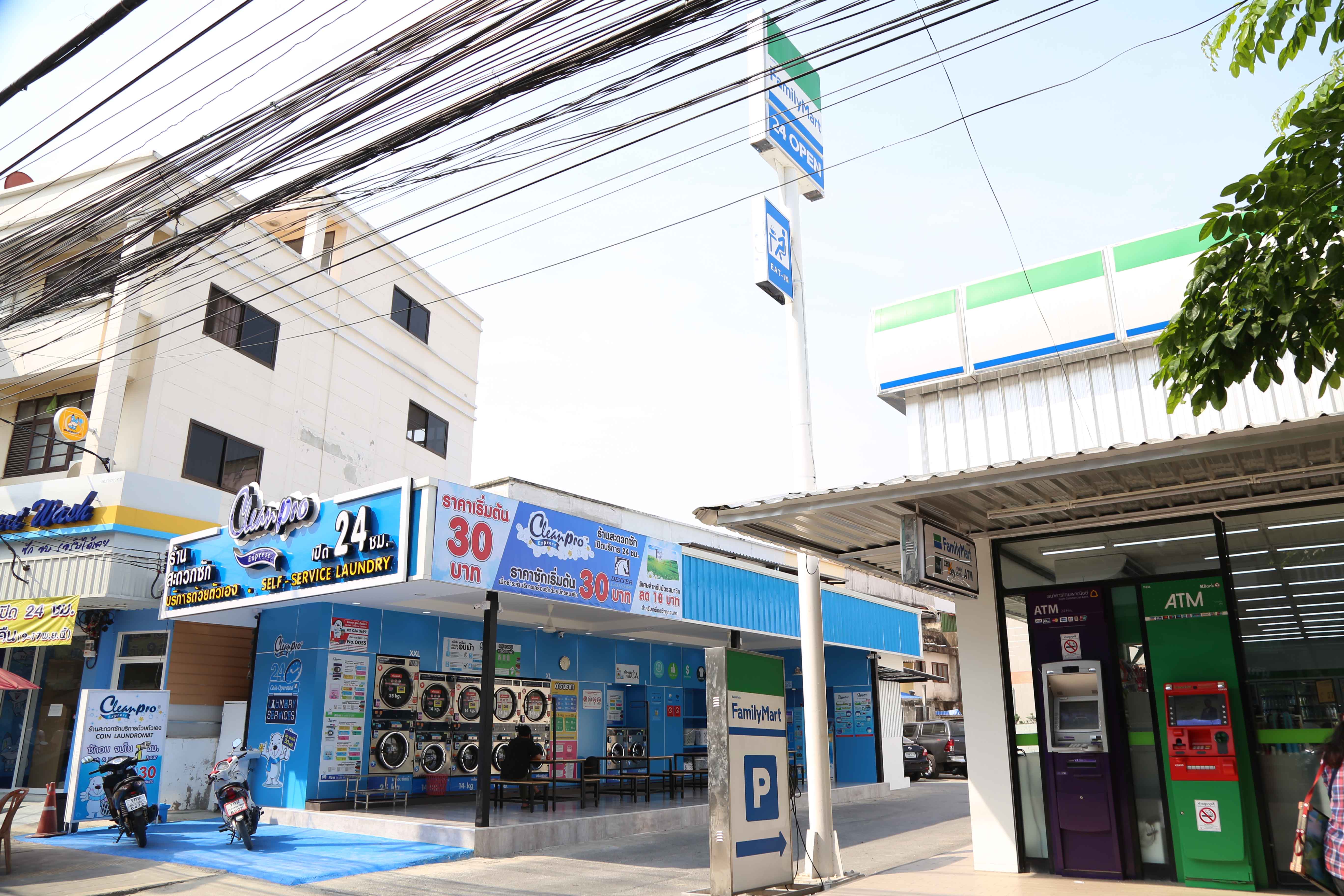 แฟมิลี่มาร์ท – ท็อปส์ เดลี่ แท็กทีมบุก ‘สะดวกซัก’ ท้าชน 7-11