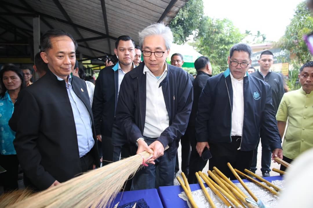 “สมคิด” นำทีมรัฐมนตรี​ พปชร. ปลุกเศรษฐกิจ​ฐานราก​ “นครศรีฯ-พัทลุง-ตรัง”