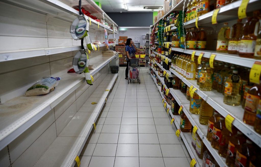 ชาวสิงคโปร์แห่กักตุนข้าวของจำเป็น หลังทางการยกระดับเตือนภัยไวรัสอู่ฮั่น