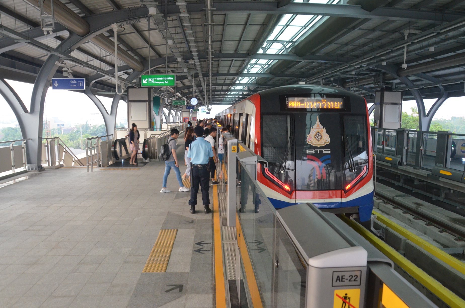กทม.เปิดรถไฟฟ้าบีทีเอส “สถานีวัดพระศรีฯ” ฟรีถึงต.ค.”คีรี” แท็กทีมชิงเค้กสายสีส้ม1.4แสนล้าน