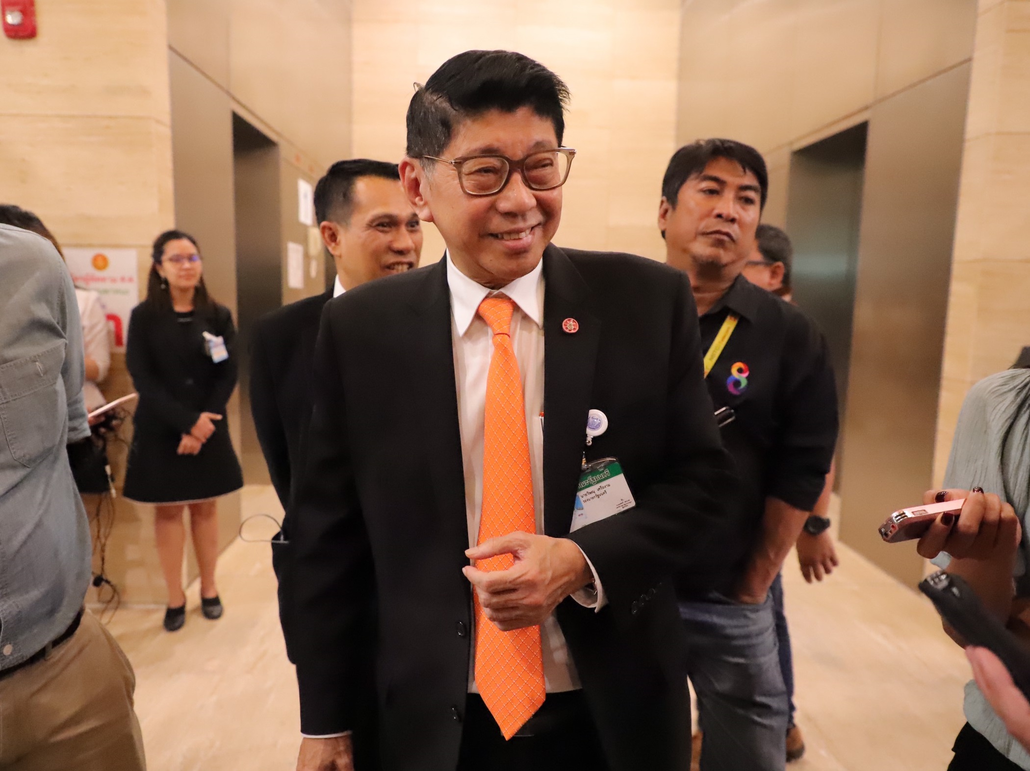 “วิษณุ” แจงสี่เบี้ย ลงมติ พ.ร.บ.งบ 63 ใหม่ทุกมาตรา คาดทูลเกล้าฯภายใน ก.พ.