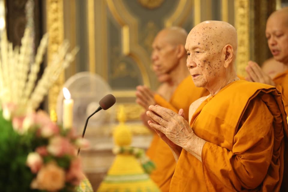 “พระสังฆราช” ประทานผ้าไตร-กัปปิยภัณฑ์ ผู้เสียชีวิต-บาดเจ็บ เหตุการณ์เทอร์มินอล 21