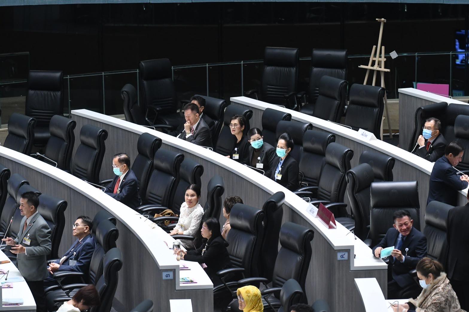 “จาตุรนต์” เผย ส.ส. กลับจากญี่ปุ่น มีไข้ ยังอยู่ในห้องประชุมสภา