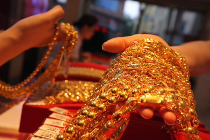 Citizens Purchase Gold Ornaments In Huzhou