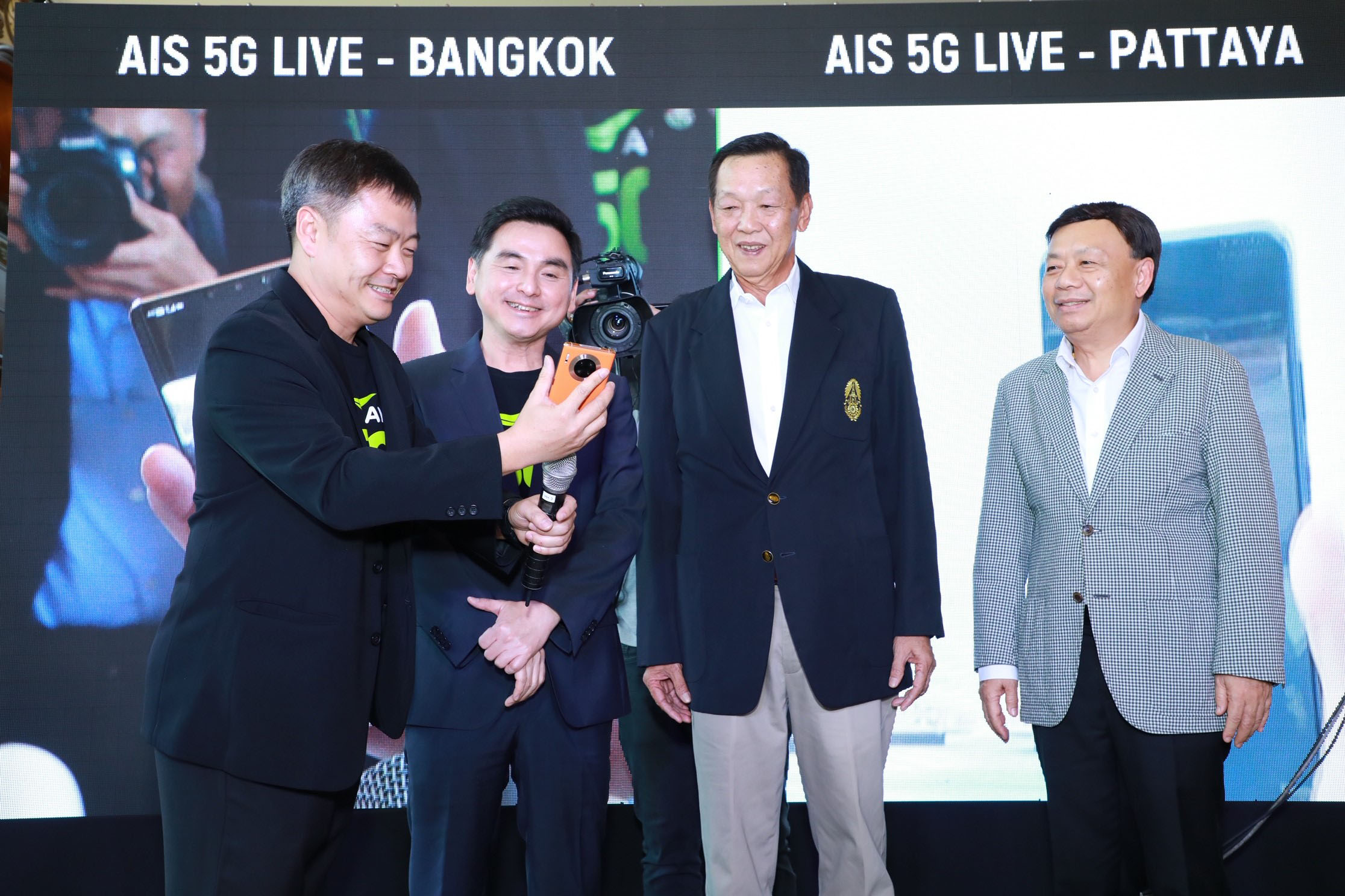 เอไอเอสปักธง “ผู้นำ” ชิงกดปุ่มเปิดเครือข่าย 5G ทั่วไทยเป็นรายแรก