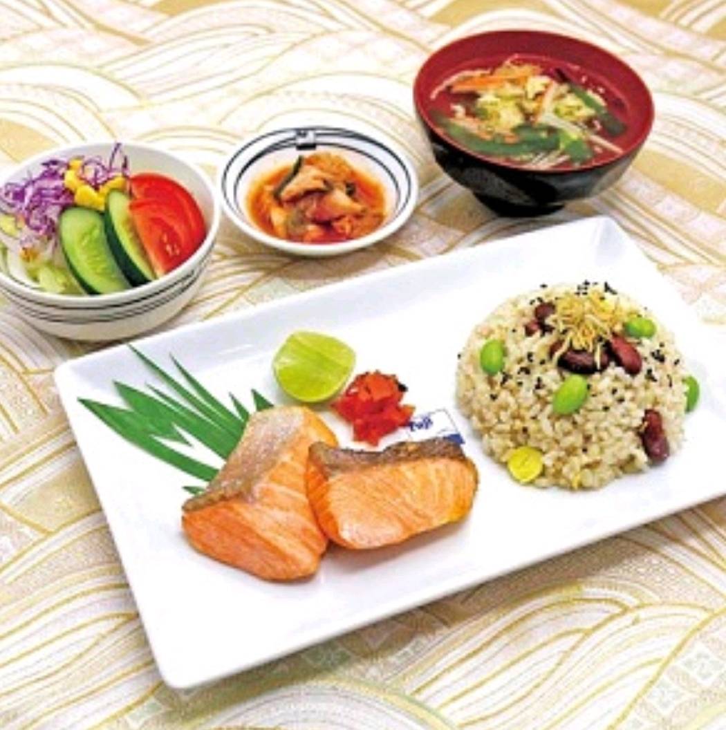 อาหารจานเดียว “ผอมได้ไม่ต้องอด” จาก 11 ร้านดัง