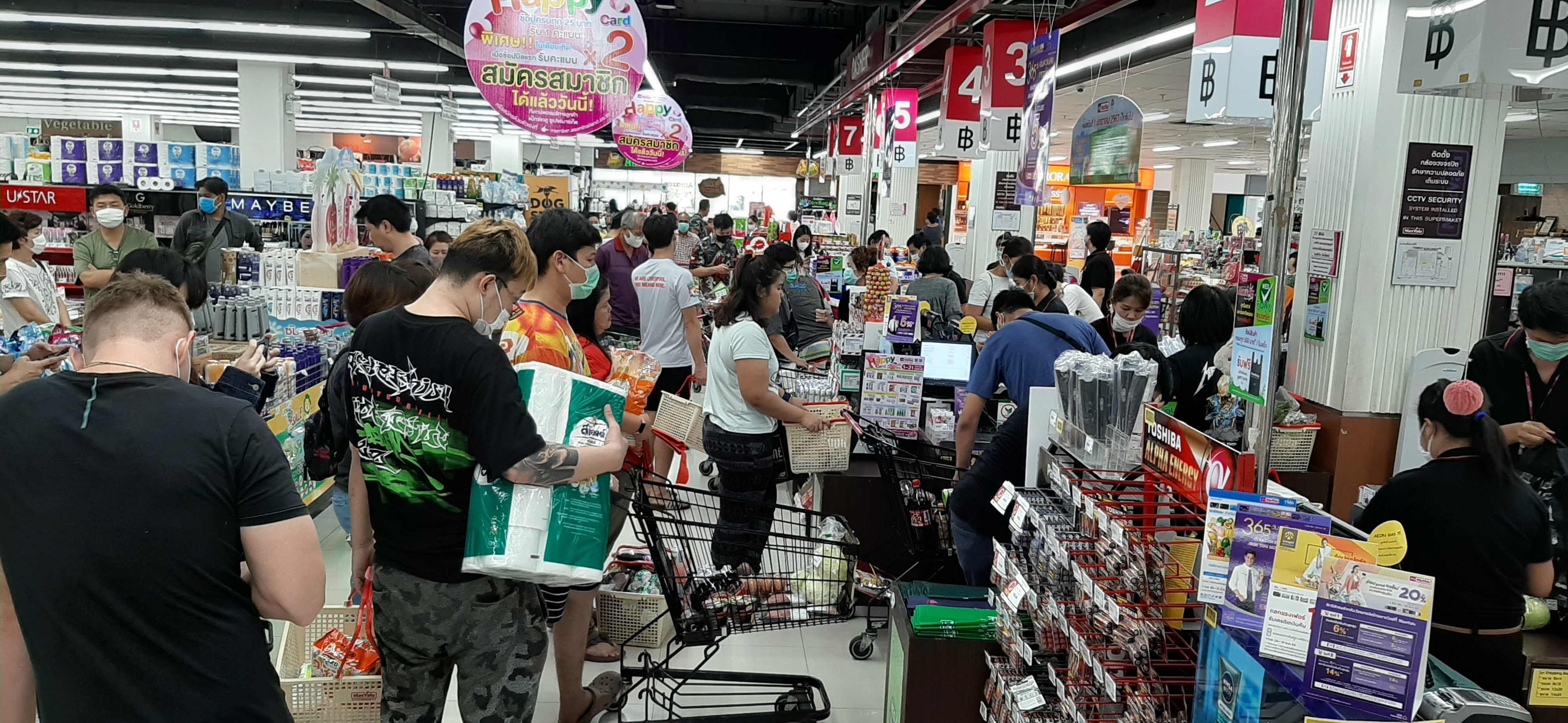 แตกตื่น! แห่ซื้อสินค้าเต็มซูเปอร์ฯ หลังกทม. ประกาศปิดห้าง-ตลาด22มี.ค.นี้