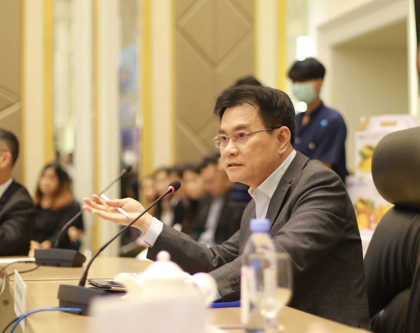 “จุรินทร์” สั่งตรวจสอบเคสกักตุนหน้ากากอนามัย 200 ล้านชิ้น หากผิดดำเนินคดีทันที