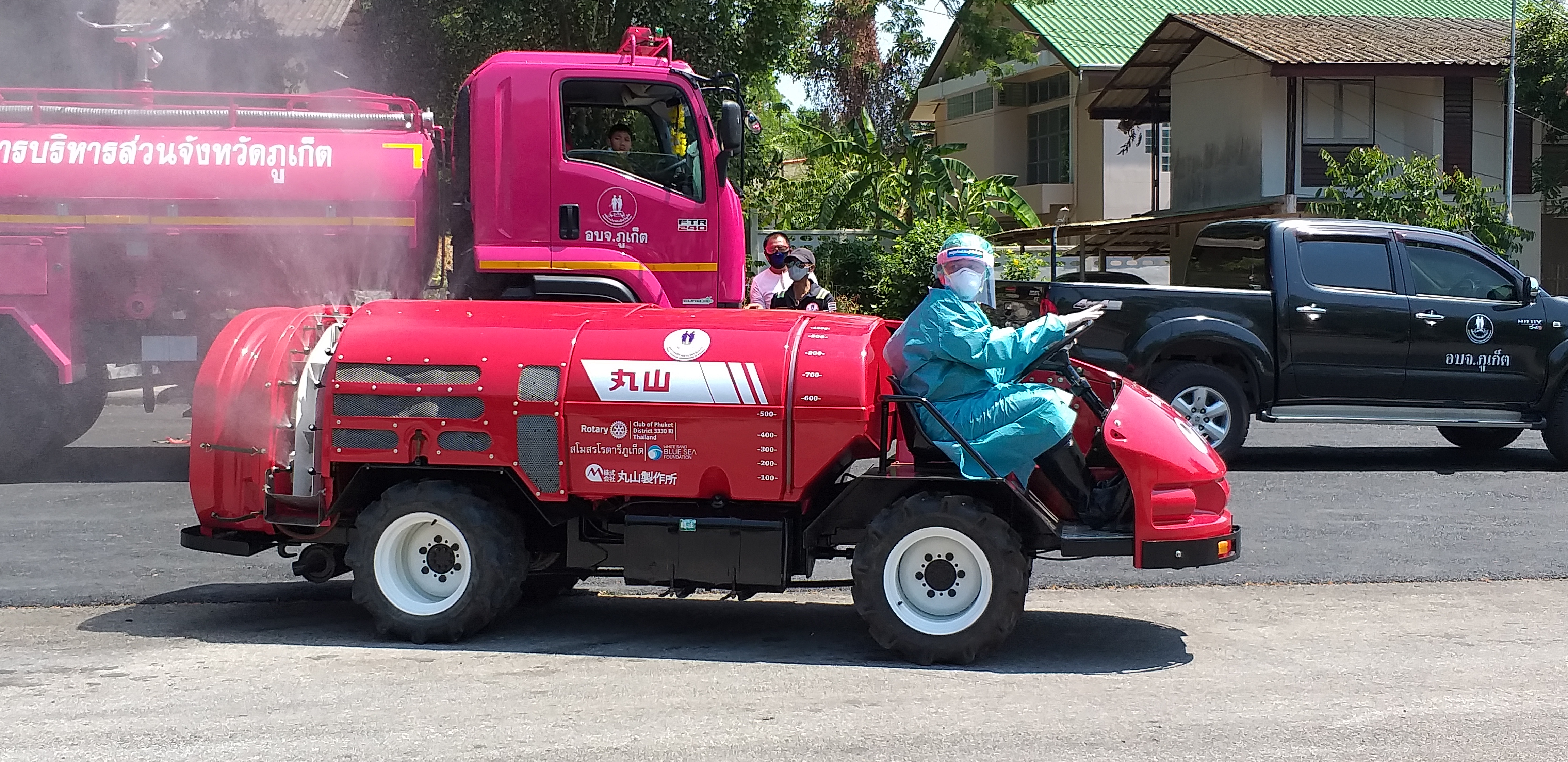 โรตารีร่วมมูลนิธิทรายขาวทะเลใส ส่งมอบรถพ่นยาฆ่าเชื้อให้ อบจ.ภูเก็ต ป้องกันโควิด-19