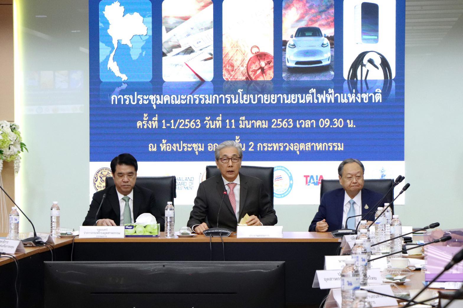 ขับรถ EV 100 กม.จ่ายค่าไฟแค่ 10 บาท ถูกกว่าเติมน้ำมัน 45 บาท “สมคิด” ดันไทยฮับผลิต 5 ปี